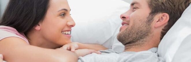 Sexuell aktiver Mann mit Frau